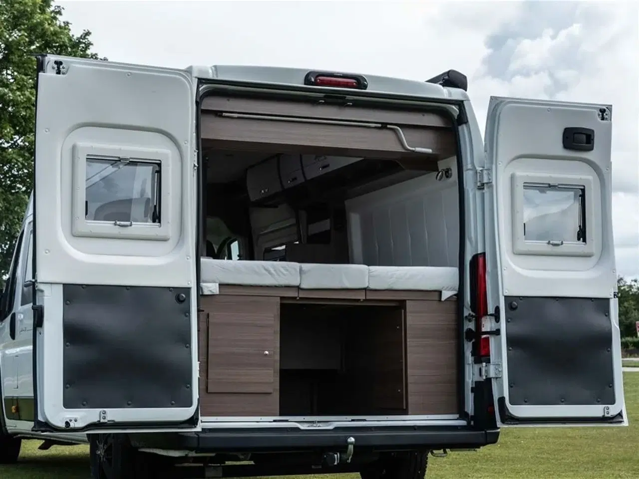 Billede 24 - 2021 - Bravia 636 140 Hk Edition 30   Campervan med langsgående senge og god indretning Kørt 20,500 Km.