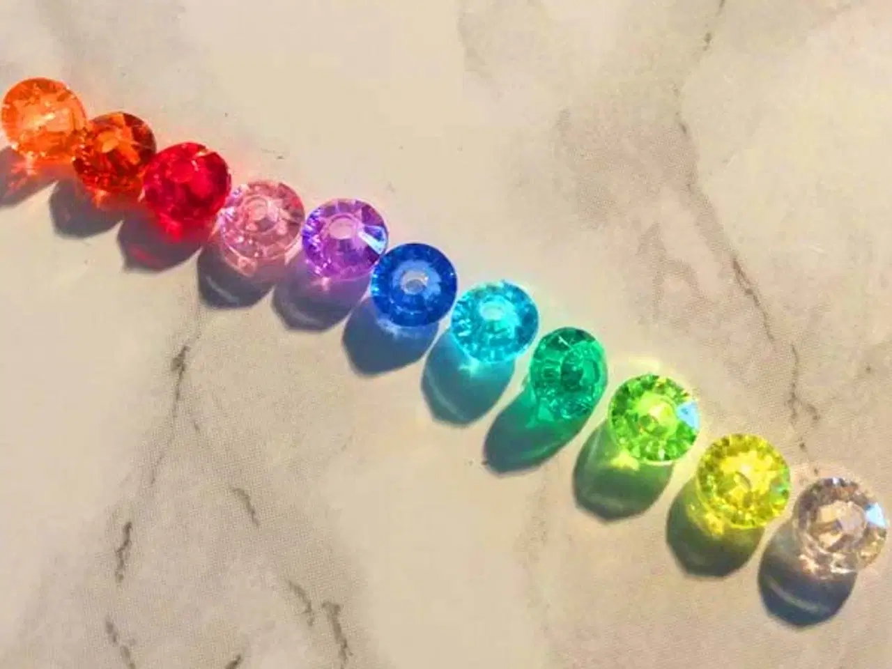 Billede 4 - Genbrugsøreringe med dåseclips og perler