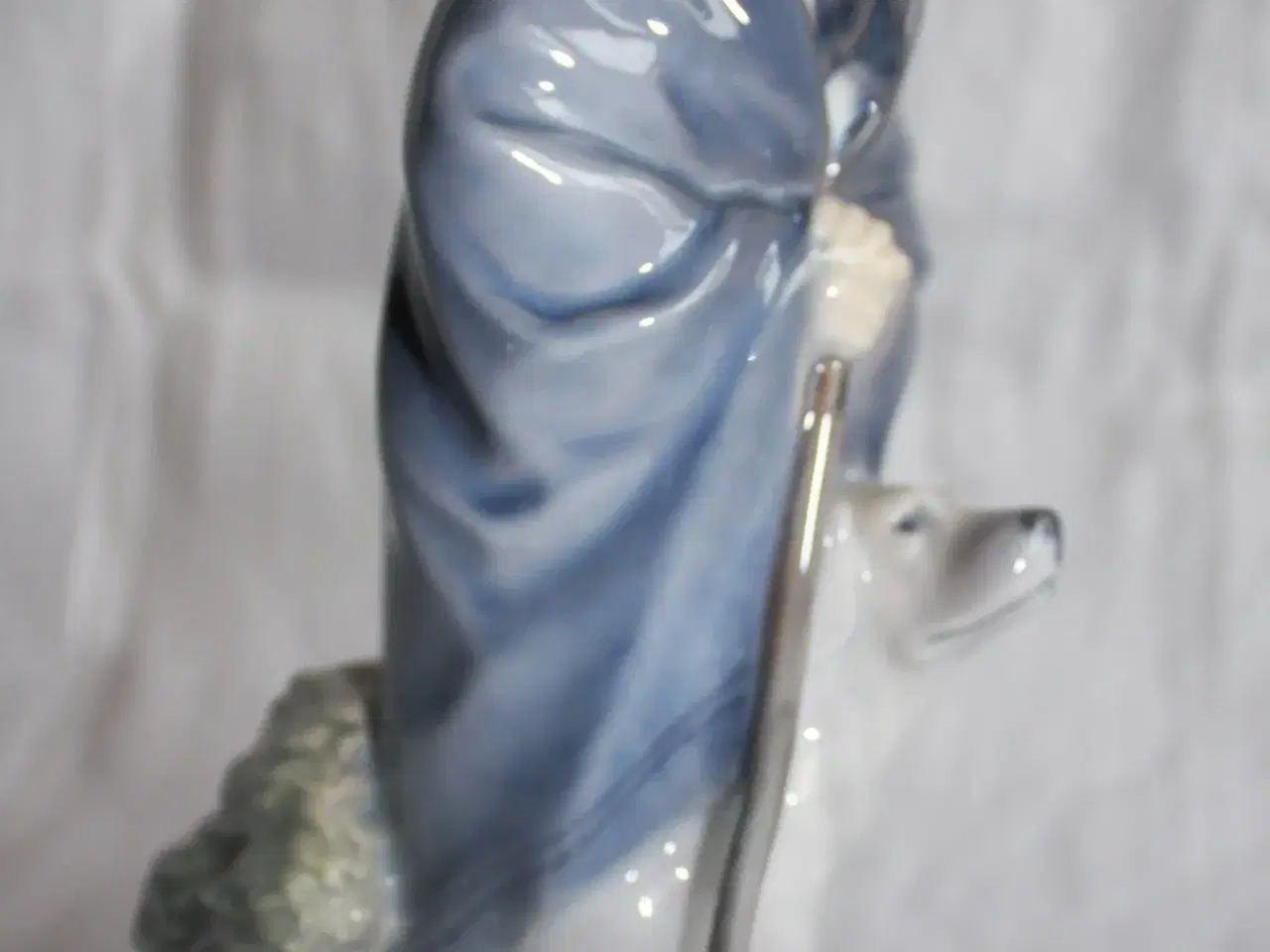 Billede 7 - Hyrde med hund. Figur fra Royal Copenhagen