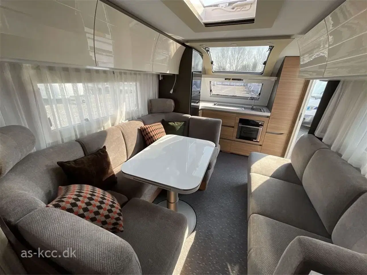 Billede 9 - 2021 - Adria Alpina 663 HT Alde Centralvarme   Adria Alpina 663 HT årg. 2021 4 sovepladser, 8 siddepladser og Isabella Commodore 3 m. Alde Centralvarme.