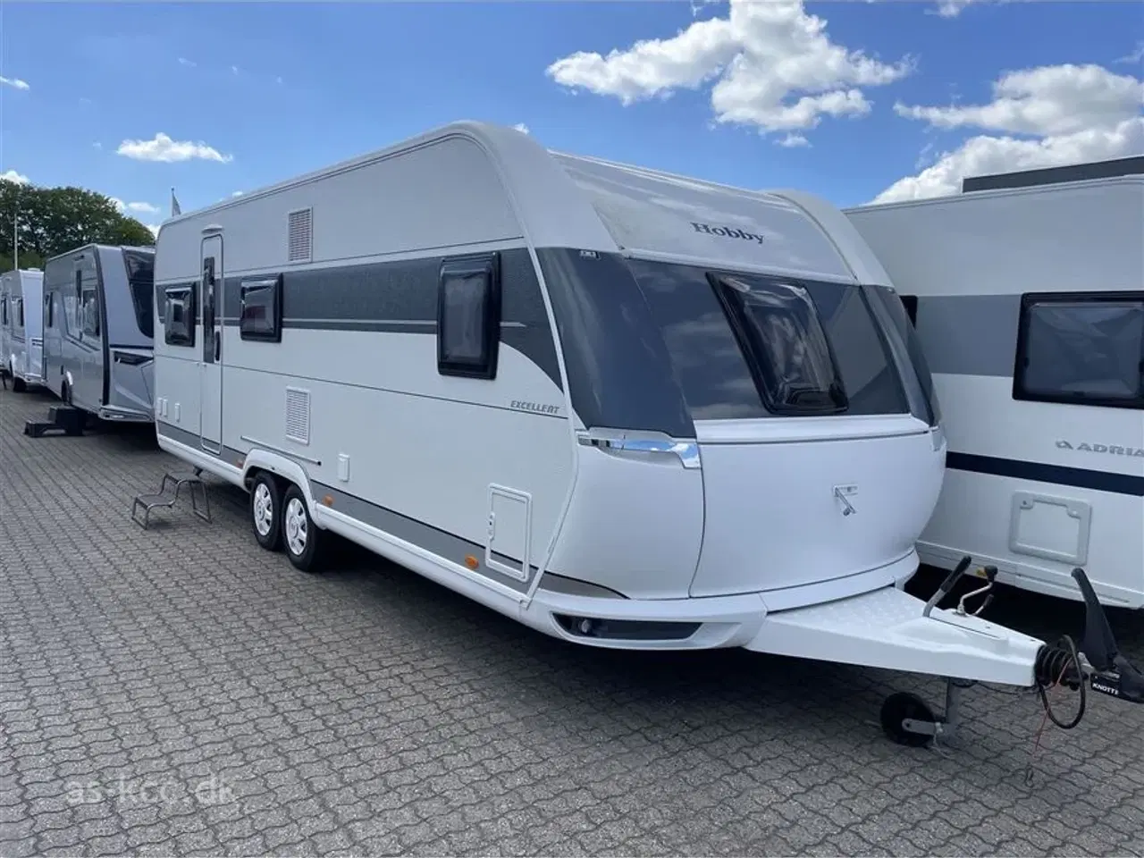 Billede 1 - 2022 - Hobby Excellent 650 UMFe   Hobby Excellent 650 UMFE årg. 2022 5 sovepladser, 10 siddepladser Isabella Commodore 3 m fortelt med Mega stel