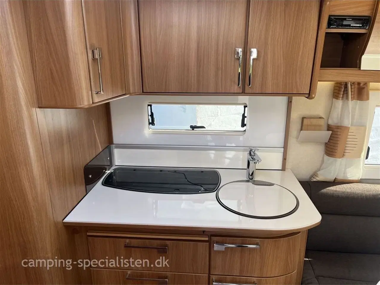 Billede 5 - 2015 - Kabe Ametist GLE KS B15 med 3 køjer   Kabe Ametist GLE/KS -  model 2015 med Køjer kan ses ved Camping-Specialisten Silkeborg.
