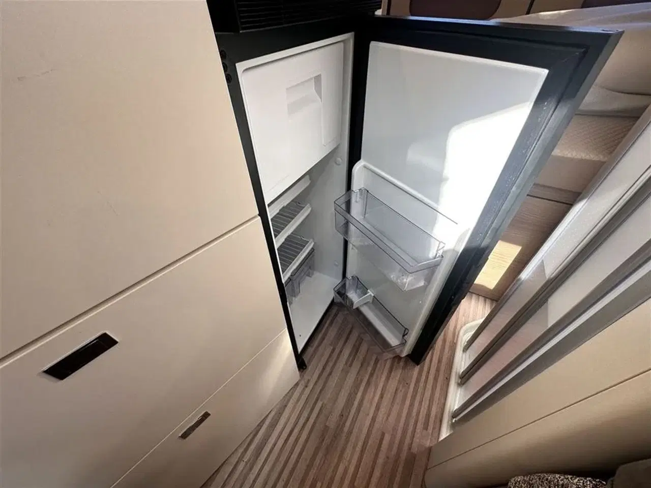 Billede 7 - 2023 - Carthago Malibu Van Compact 540 DB   Rummelig Van på kun 540cm Kørt KM 5900