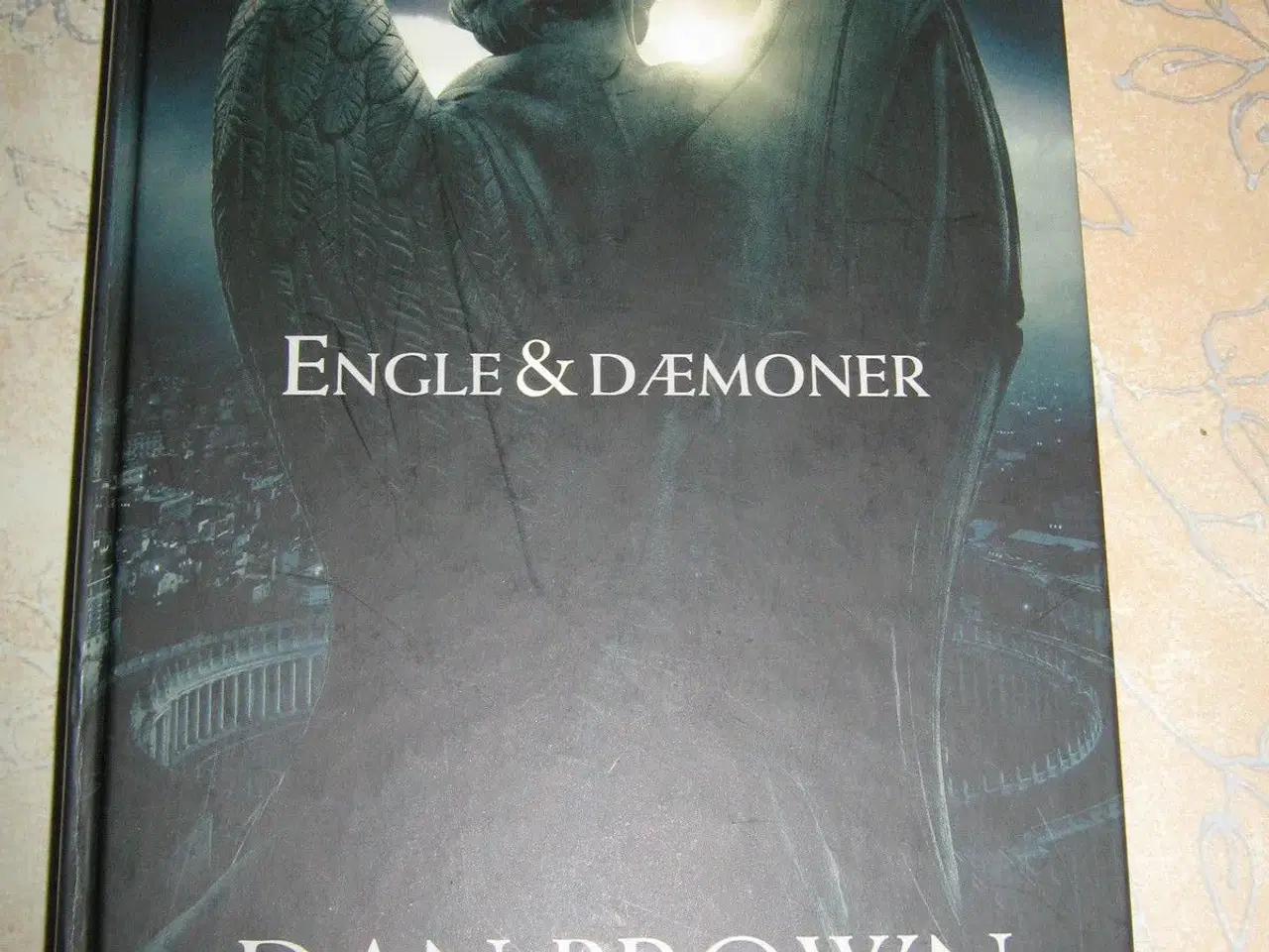Billede 1 - Engle & Dæmoner af Dan Brown
