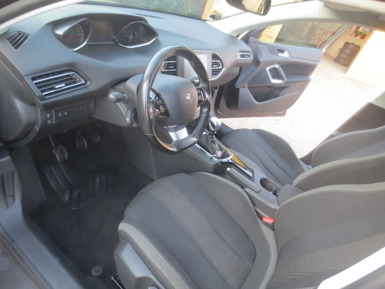 Billede 19 - Peugeot 308 1.6 Blue HDi Stc år 2016. 