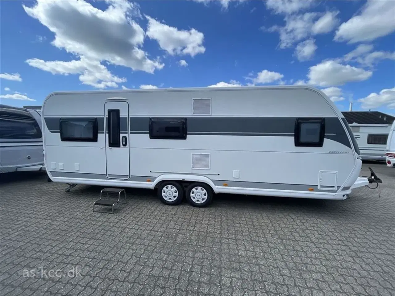 Billede 2 - 2022 - Hobby Excellent 650 UMFe   Hobby Excellent 650 UMFE årg. 2022 5 sovepladser, 10 siddepladser Isabella Commodore 3 m fortelt med Mega stel