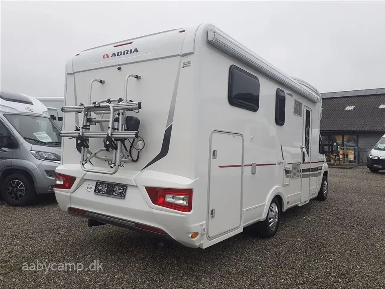 Billede 2 - 2017 - Adria Matrix Axess 670 SL   solcelle.batteri.markise.hæve/sænke cykelstativ på el.5 selepladser.helårsdæk.
