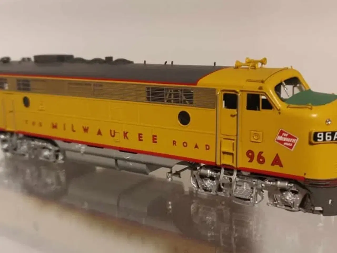 Billede 4 - Modeltog OMI Lokomotiv Milwaukee Road. FP7A H0. 