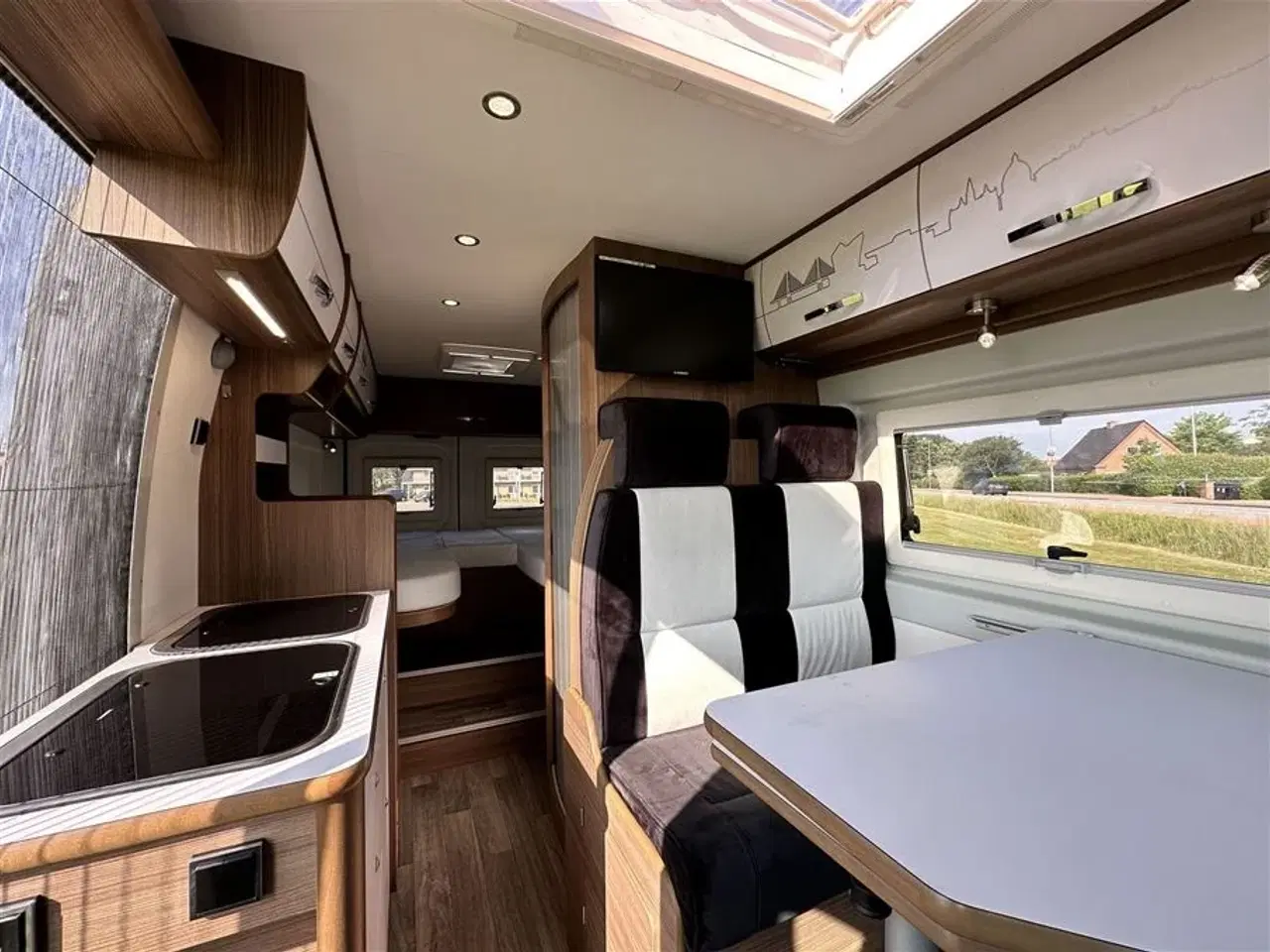 Billede 7 - 2021 - Bravia 636 140 Hk Edition 30   Campervan med langsgående senge og god indretning Kørt 20,500 Km.