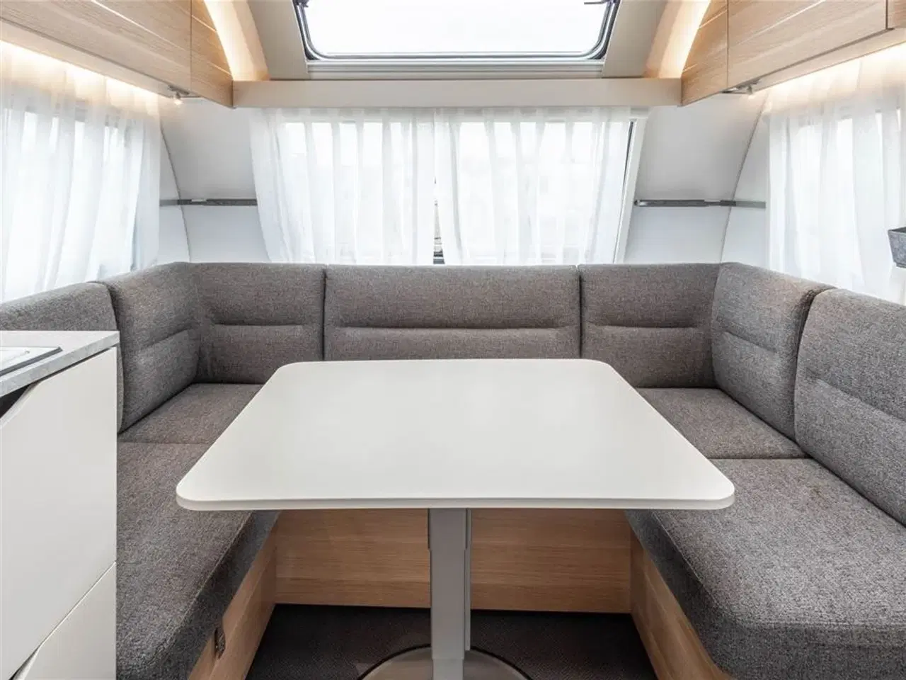 Billede 4 - 2021 - Adria Adora 472 UP   Med fuld automatisk mover og Dometic Ace Air Pro 400 lufttelt.