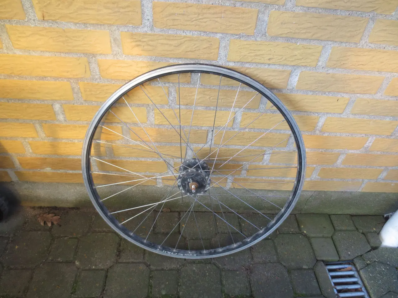Billede 1 - 1 stk Forhjul 28 tommer med navdynamo
