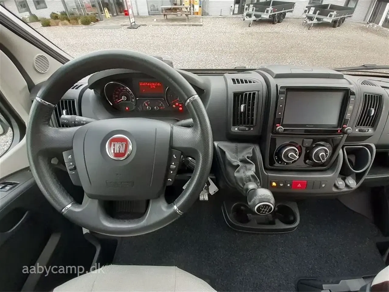 Billede 6 - 2021 - Weinsberg CaraCompact 600 MEG Pepper   Compact model på under 7 meter. med rigtig god indretning. headup display.