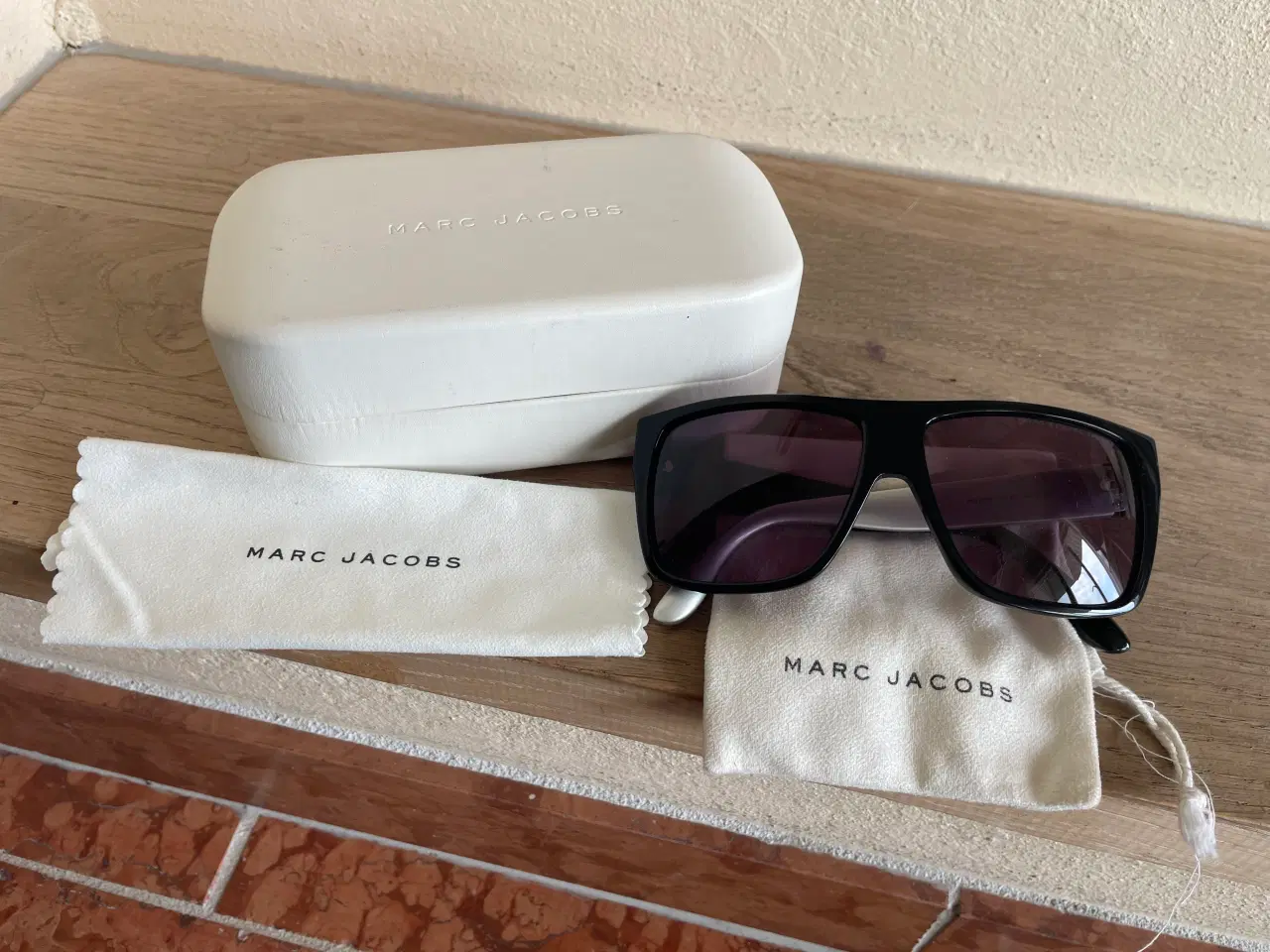 Billede 5 - Marc Jacobs sort solbrille