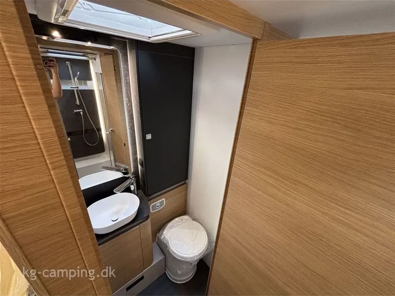 Billede 18 - 2024 - Adria Sonic Plus 700 DL   Adria Sonic 700 DL – Bestilt hjem med topudstyr! NU EKSTRA nedsat