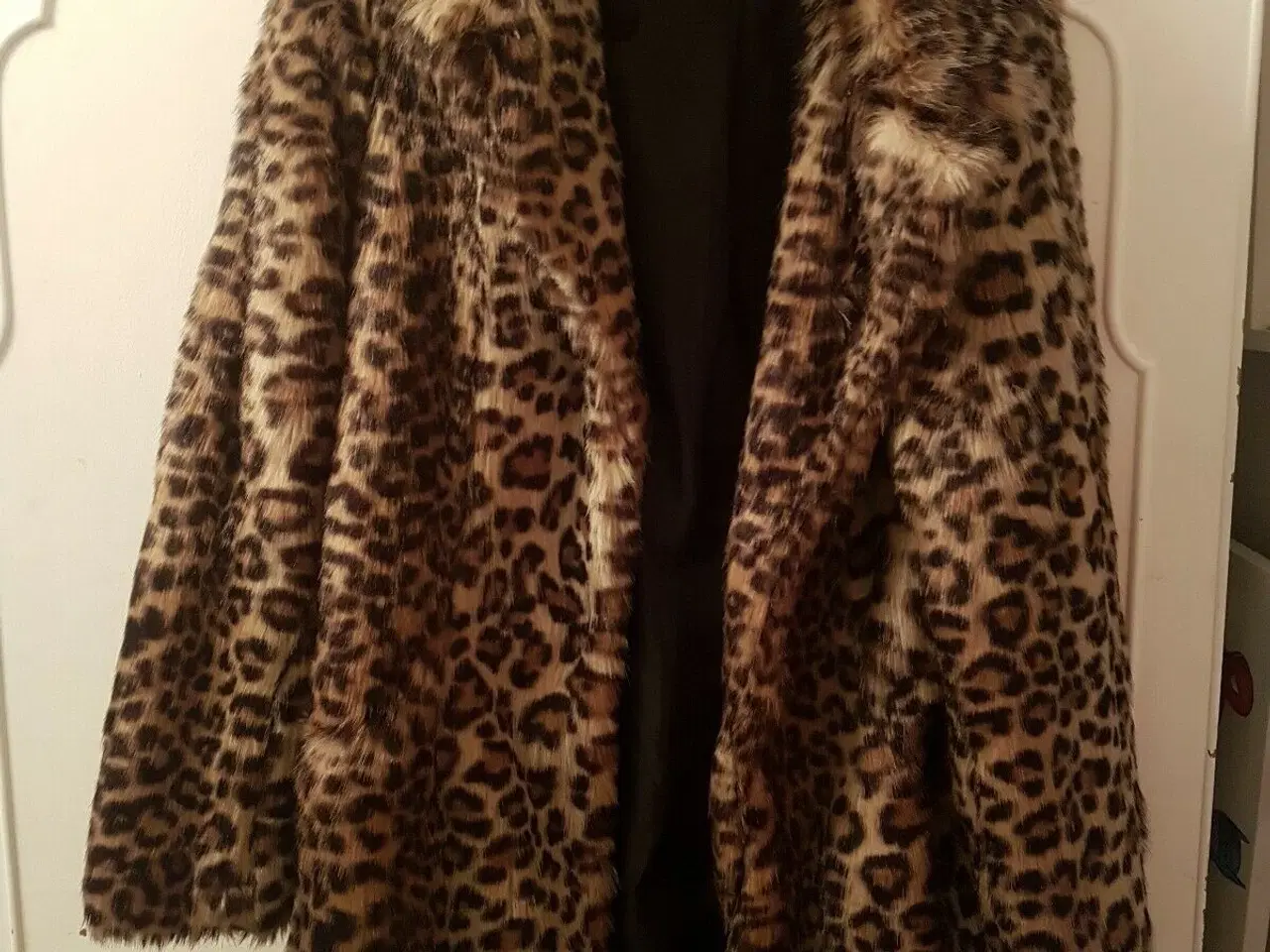 Billede 2 - Frakke -Faux Fur  fra New Look  str: Medium 