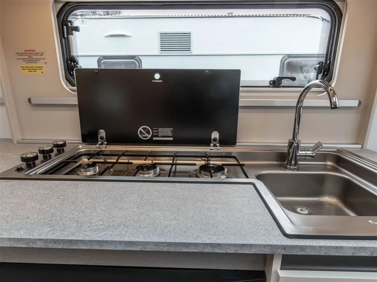 Billede 6 - 2021 - Adria Adora 472 UP   Med fuld automatisk mover og Dometic Ace Air Pro 400 lufttelt.