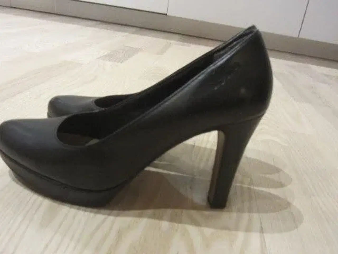 Billede 1 - Str. 37, heels fra S.Oliver