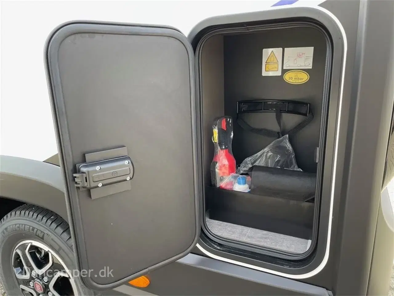 Billede 5 - 2024 - Chausson X650 Exclusive line   Unik cross-over model! Camper med stor Lounge og siddegruppe, sænkeseng, stor garage, Artic-, Connect-, Tilbehørs- og Safetypakke,