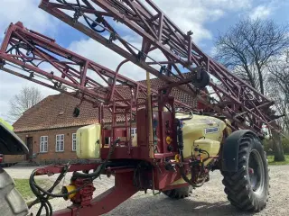 Hardi Commander 3200 28 meter. Alm. dæk montering medfølger