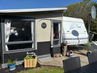 Fastlægger campingvogn Wilk med Isabella Villa til