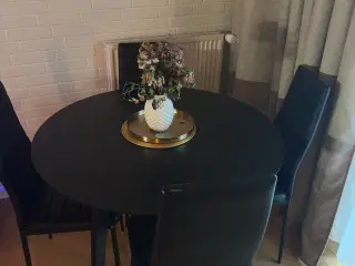 Spisebord og stole
