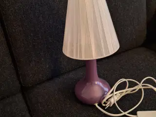 Bordlampe med, lille fin.. Højde 32 cm.