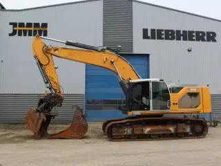 Liebherr R945