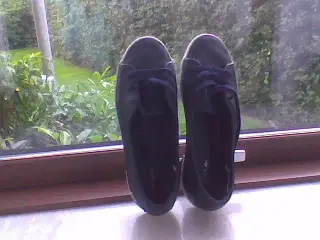Mørkeblå sneakers