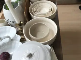 Hvid porcelæn til fransk landkøkken