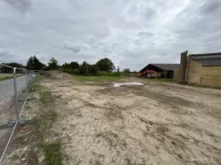 Udenomsplads ved gammel teglværk