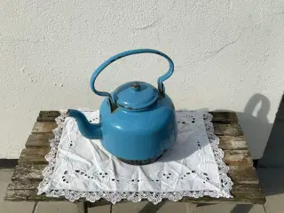 Madam blå kedel