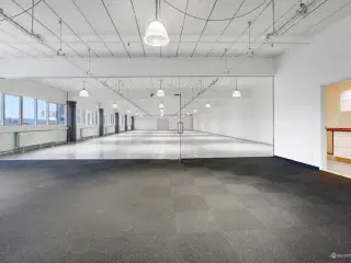 1501-39: Roholmsvej 10S, 1. tv. &#8211; 526 m²