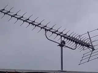 TV Antenne incl. beslag og 2 forstærkere