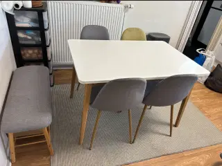 Spisebord +stole,bænk og tæppe