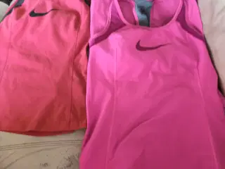 3 FLOTTE NIKE FITNESS BLUSER/ TOPPE STR M