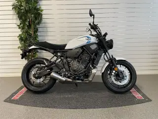 Yamaha XSR700 Heritage White