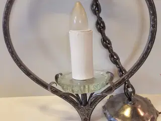 Fin sjov gammel smedejerns lampe i hjerte form.