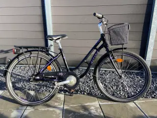 Living.  24 " hjul, 38cm. stel, 7 gear