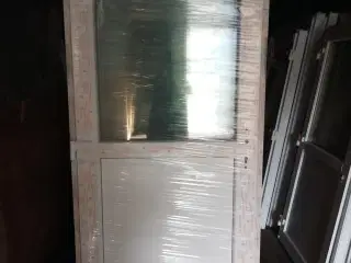 Plastdør udhusdør