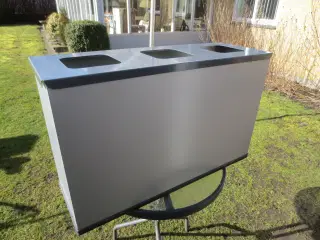 1 stk Tre i en affaldsspand 