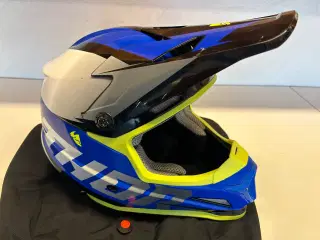 Cross styrthjelm 