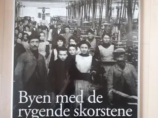 Plakat i ramme - Byen med de rygende skorsten
