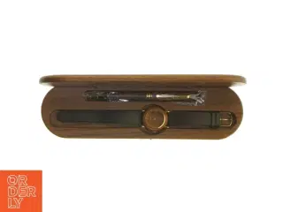 Ur og fyldpen i træ etui fra Quartz (str. Ø. 3,4 cm)