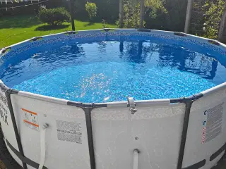 Pool med saltvandsanlæg sælges
