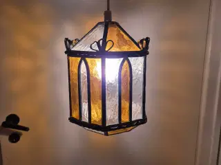 Hyggelampe i blyindfattet glas