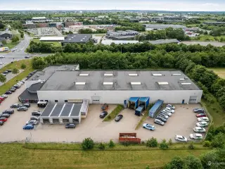 Velbeliggende produktions- og lagerejendom i Kolding Nord