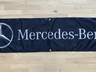 Flag med Mercedes-Benz
