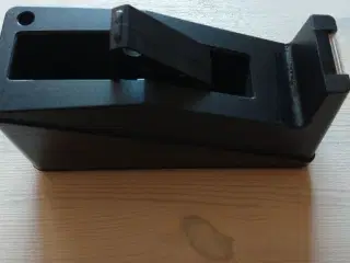 Tape dispenser