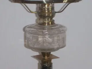 Petroleumslampe, messing ca. 100 år gammel