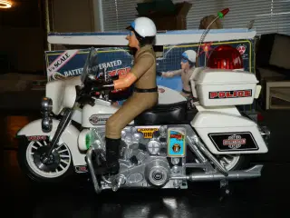 Ældre Politimotorcykel skala 1/6 fra 1984.